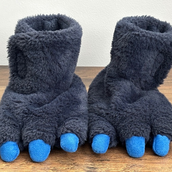 Boy's Toddler Blue Fur Soft MONSTER Slippers Velcro Size Large 9/10 Costume - Picture 1 of 13